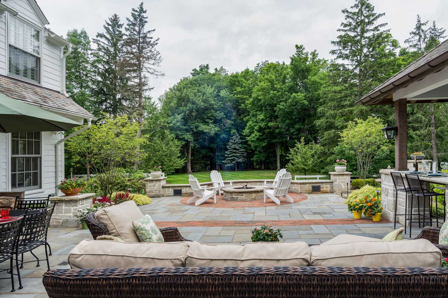 Paver patio design in Hudson, OH for cozy backyard gatherings-1