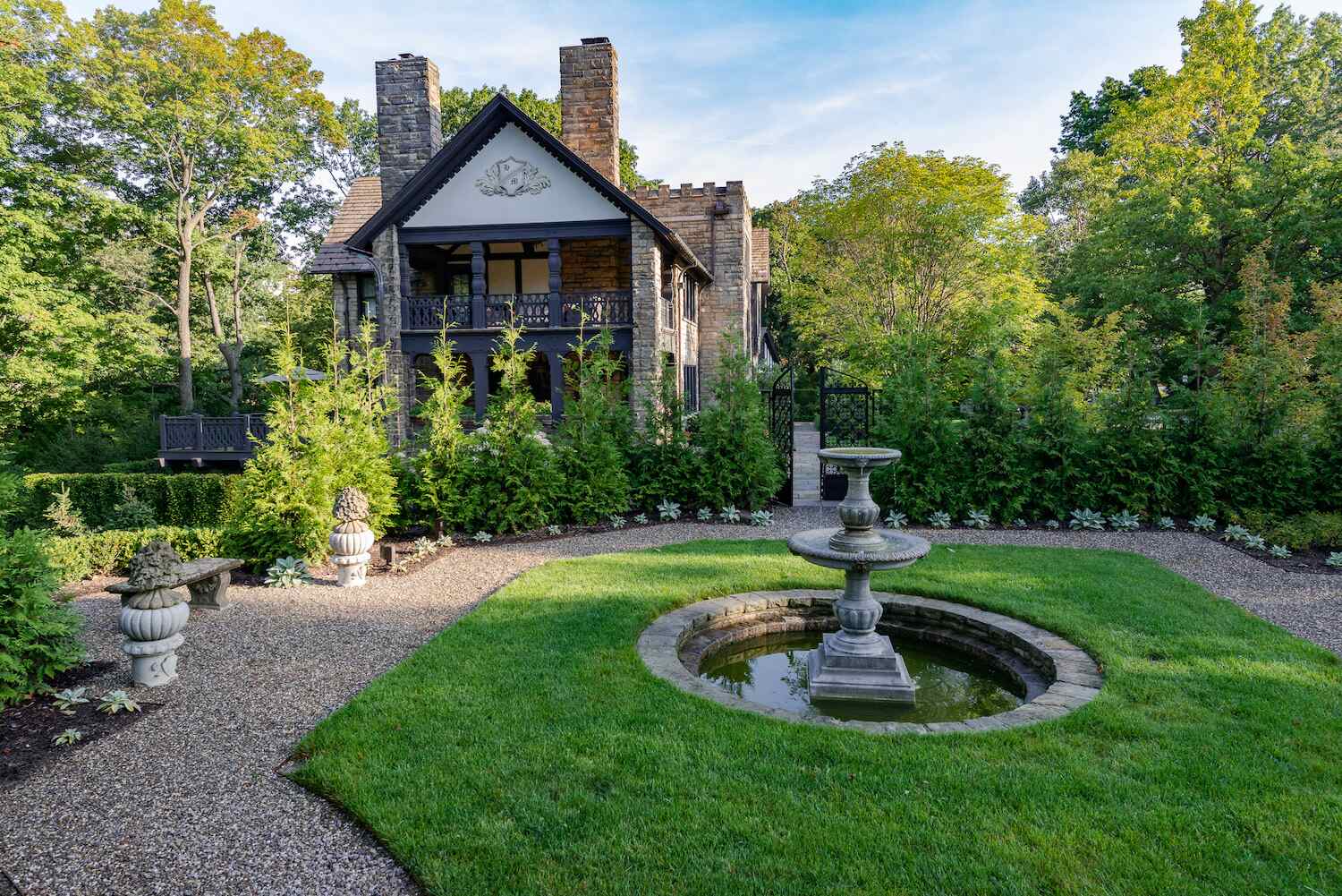 Professional weed and pest control in Chagrin Falls, OH for a healthier, greener lawn (1)