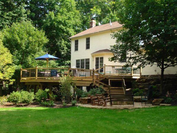 How to choose decking materials