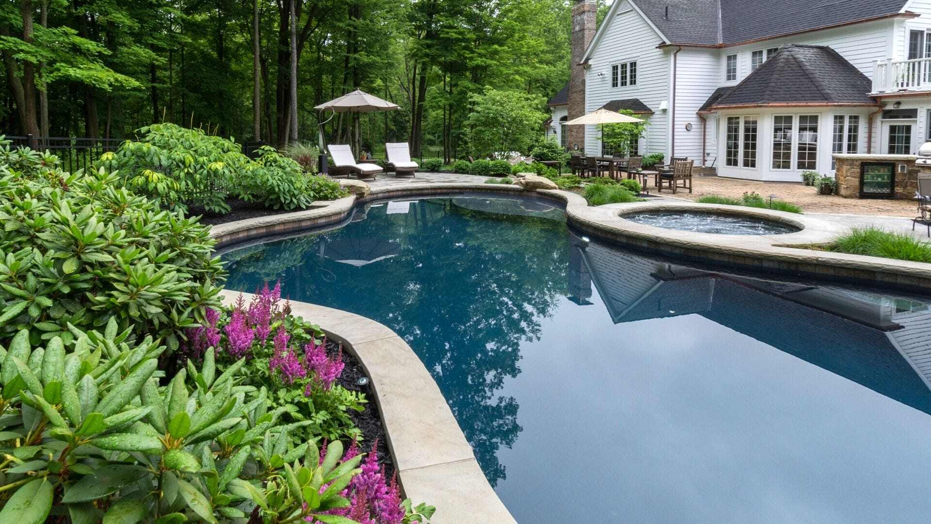 Elegant Landscape Design For Pool Spaces