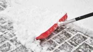 Do Landscapers Shovel Snow